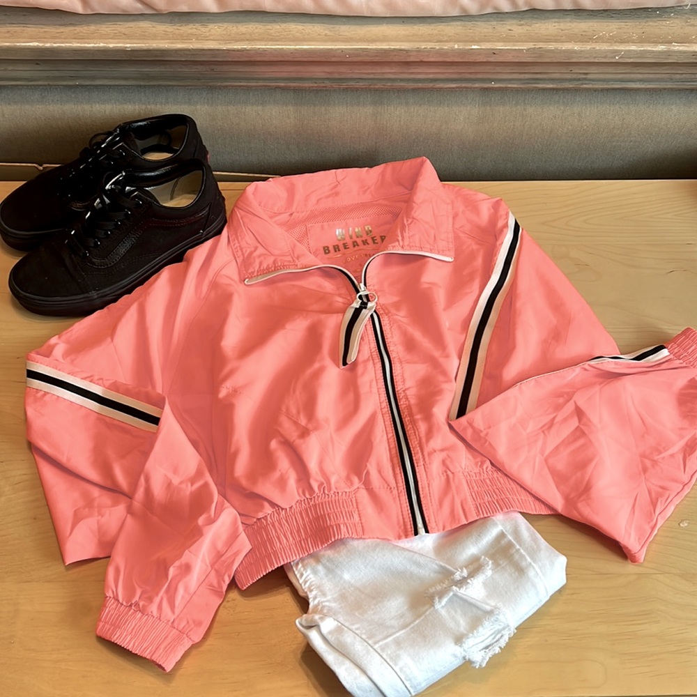 Cropped windbreaker